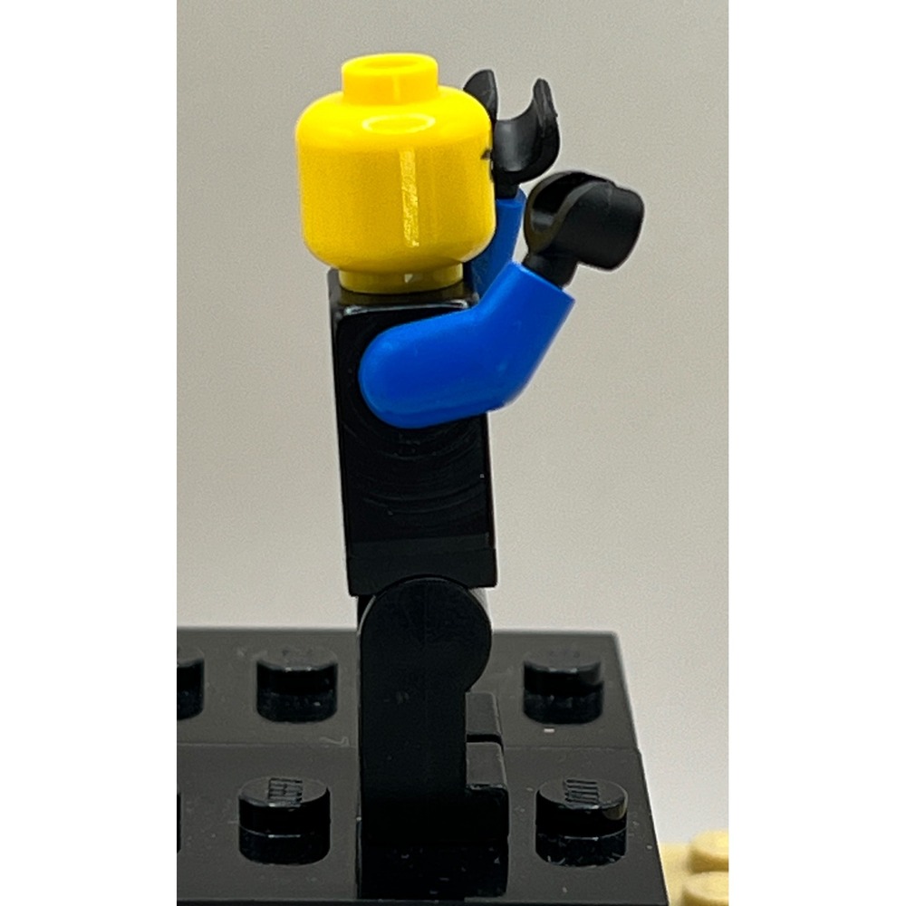 LEGO Ninjago Jay Minifigure Blue Ninja with Gold Katanas and Accessories - Picture 3 of 7
